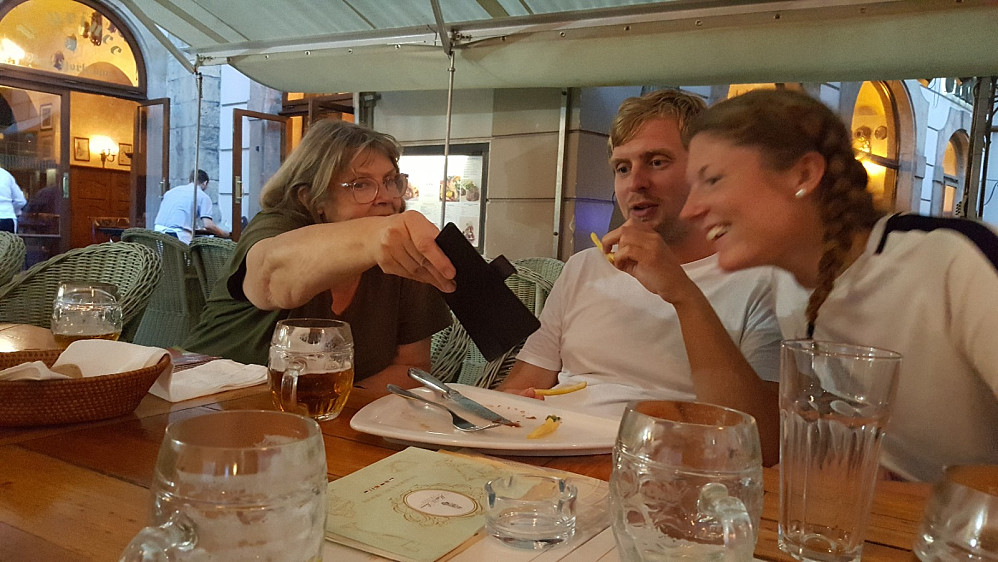 Lillema, Hans Thorvald og Kristine på restauranten