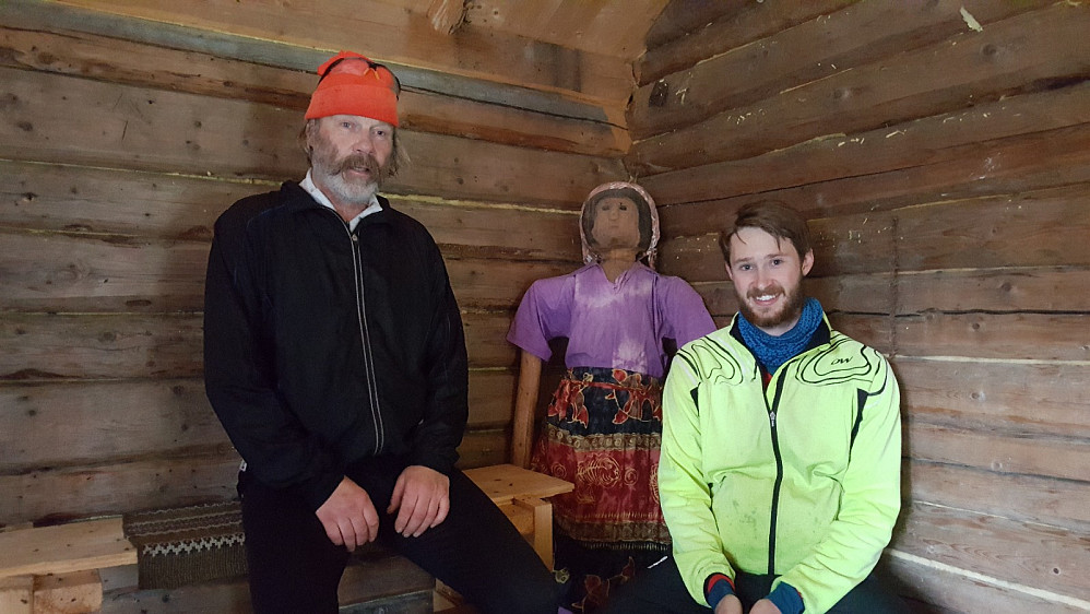 Inge og Noah på Flatsteinhytta