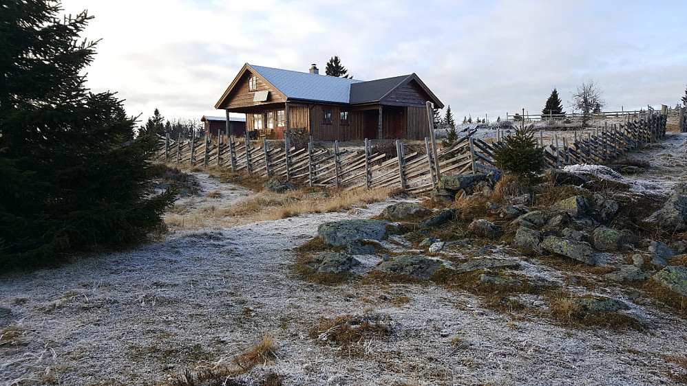 Rindåsen, setra til Nordre Stræte i Rudsbygda. Opprinnelig var Rindåsen seter til garder på solsida i Auggedalen, denne skal ha tilhørt Øygarden/Eriksrud