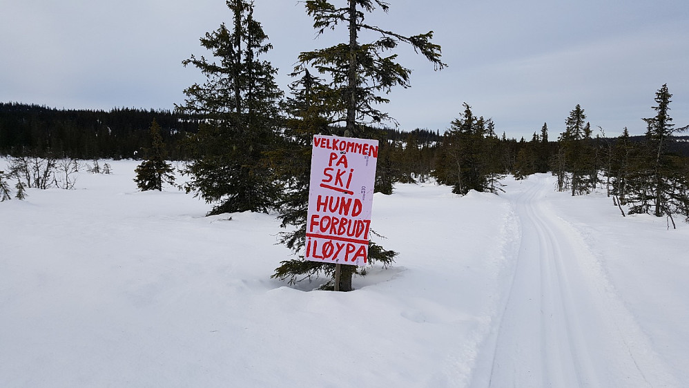 Inges skilt ved løypestart, på parkeringsplassen ved Rausjøen