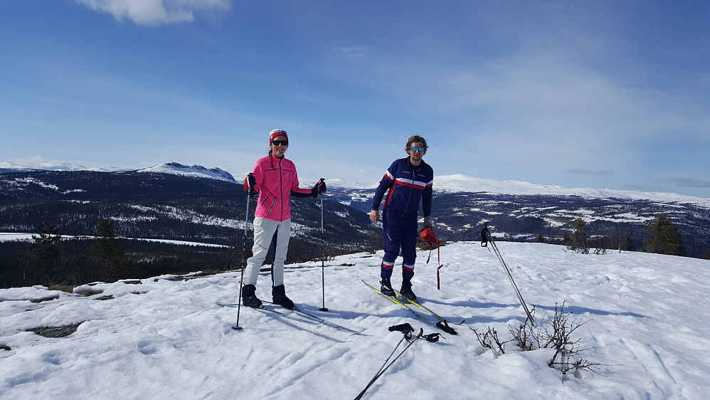Kristine og Hans Thorvald på toppen av Kvitberget
