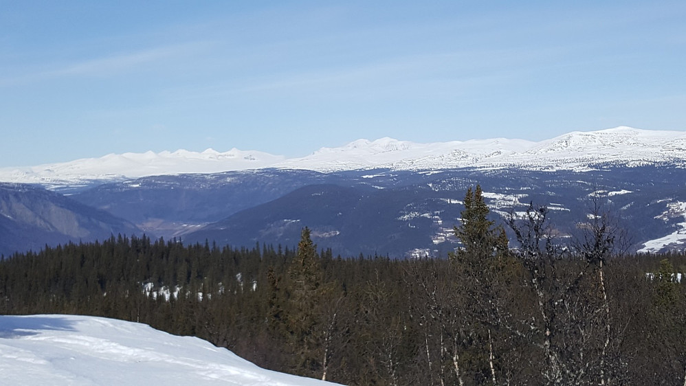 Utsikt mot Gudbrandsdalen og Rondane