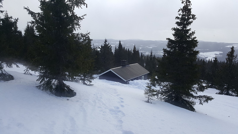 Bergstuens nyrestaurerte seterhus på Vetlsetra
