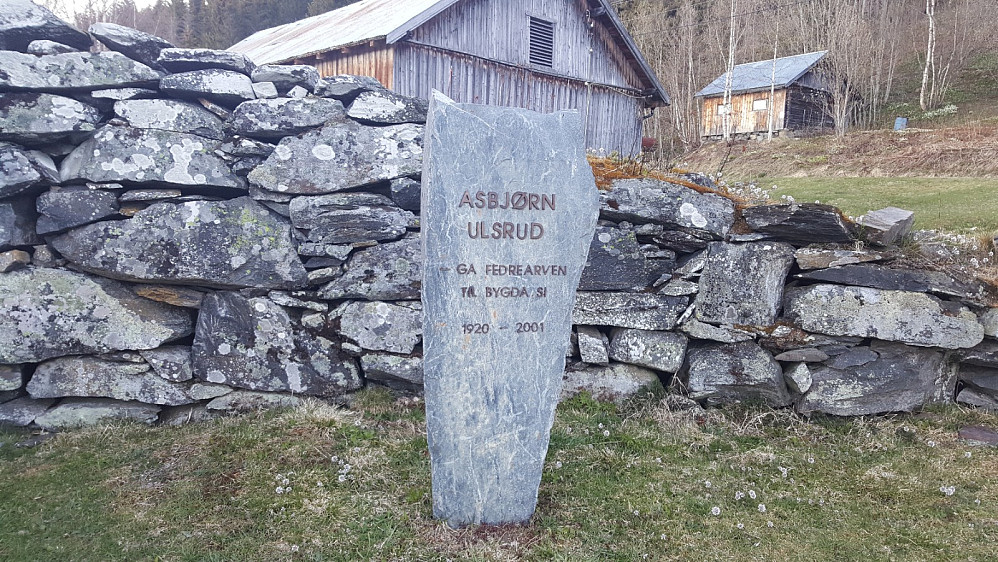Minnestein i Ulsrud til minne om Asbjørn Ulsrud