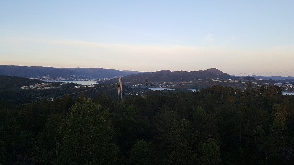 På Brenneklubben, mot Lyderhorn