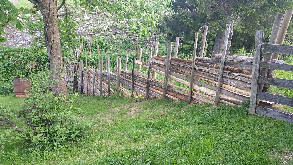 Må snart få ferdig denne påbegynte skigarden