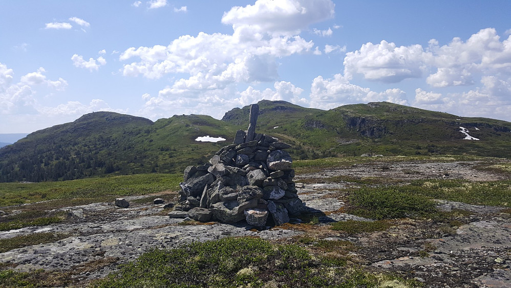Storfjellet mot Roåkerknappen, Nordre Roåkerknappen, Killiknappen og Nordre Killiknappen