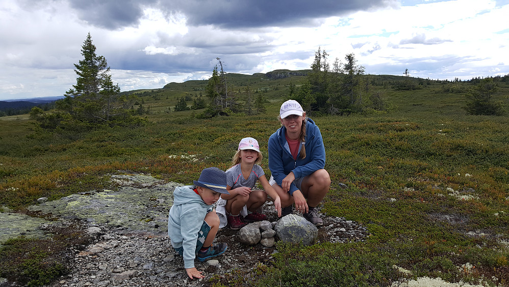 Jakob,Mia og Mari på Condruphaugen