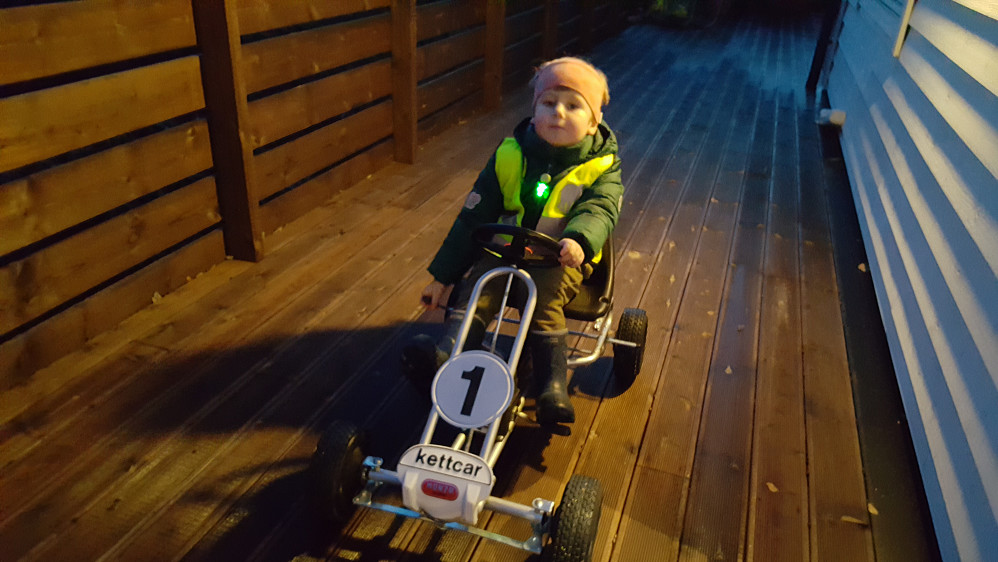 Jakob med ny, gammel, bil