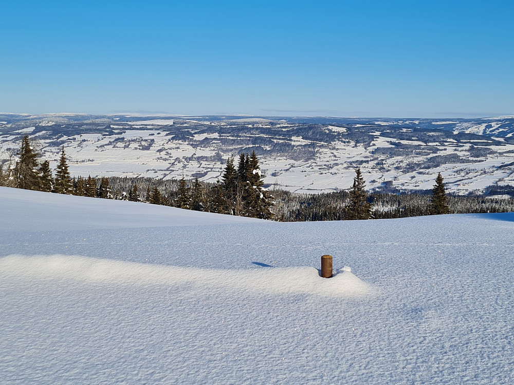 Utsikt fra Alfsbergsetra, Fougnerjorder til venstre, Blekenjorder midt i bildet