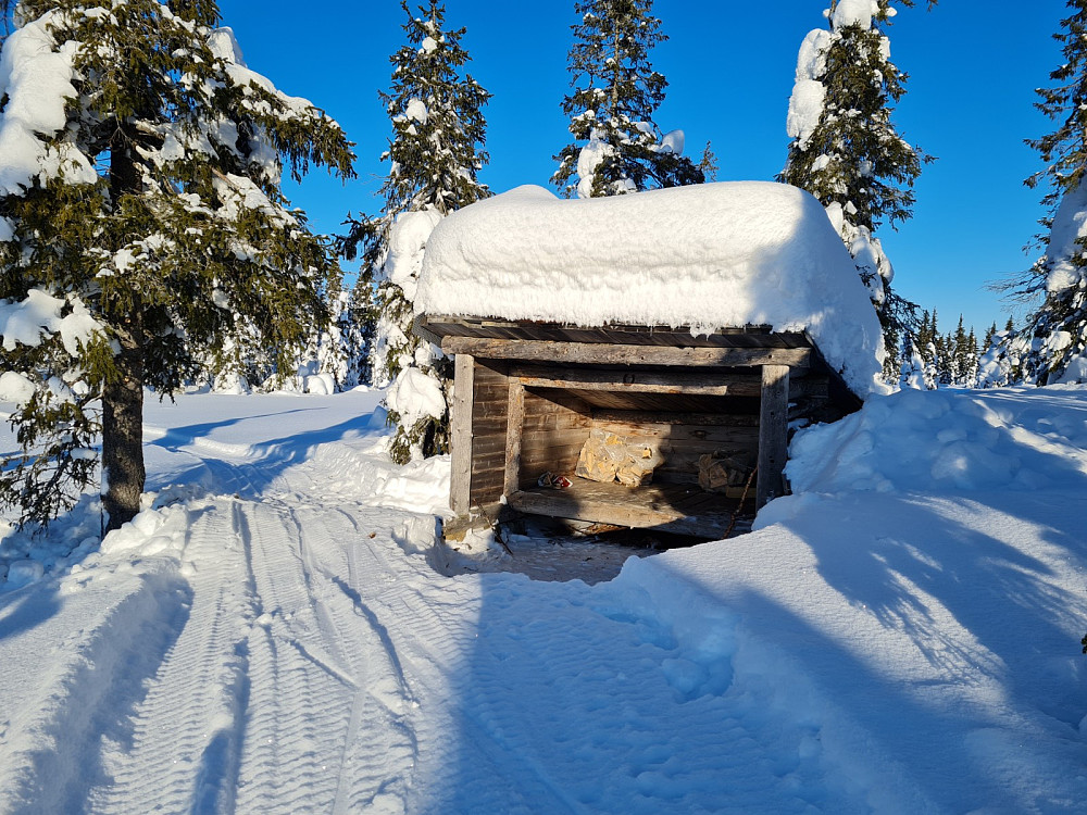 Demmtjernet gapahuk