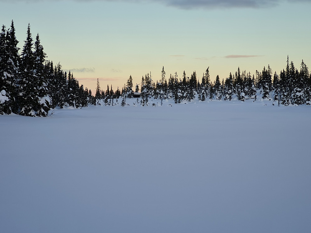 På Demmtjernet, mot gapahuken
