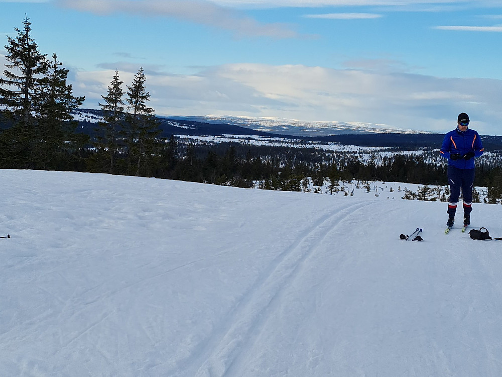 På Målifjellet, mot Ringsakers høyeste, Tuva