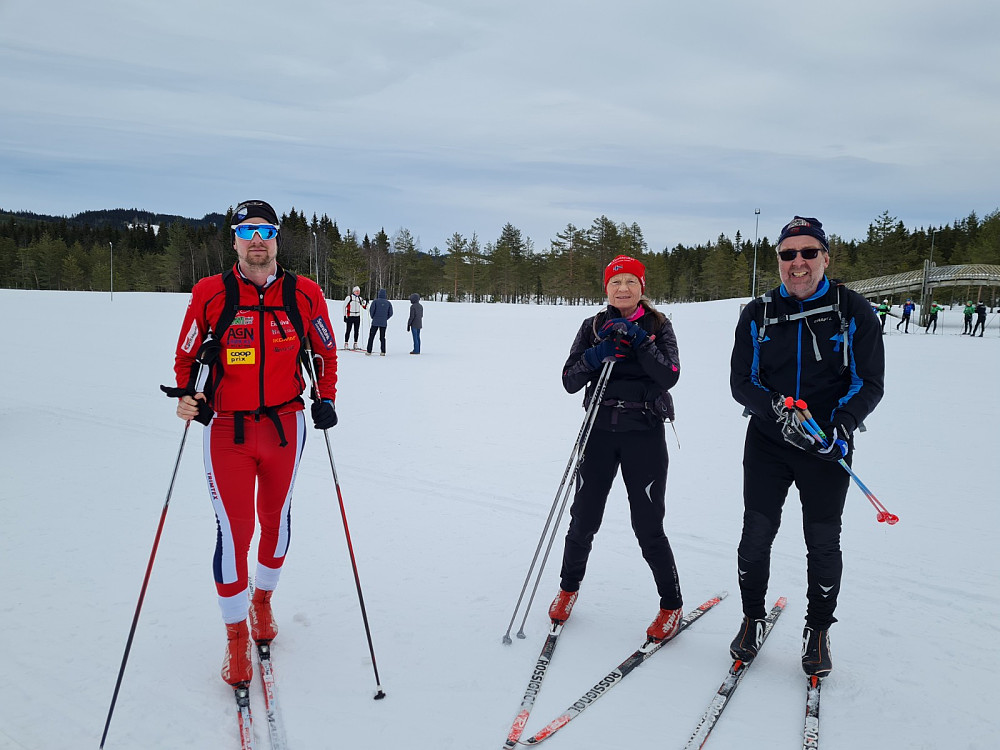 Hans Thorvald, Marit Ellen og Kjell Magne etter målgang på Birk Skistadion