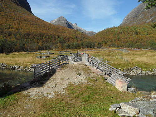 Bru over elva ved Nedstestølen.