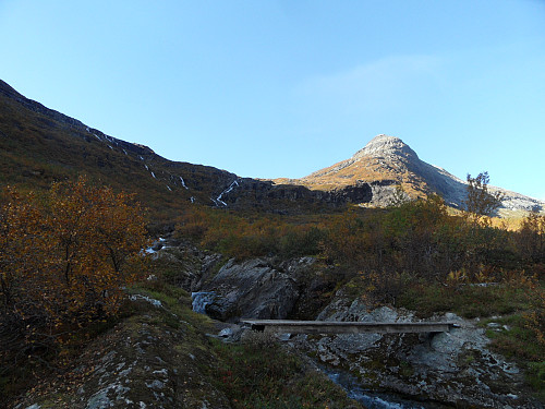 Mindre bru over elva lenger oppe i Berilldalen.