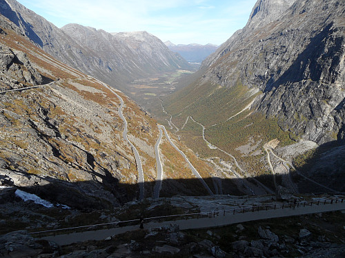 Utsyn over Trollstigen og Isterdalen.