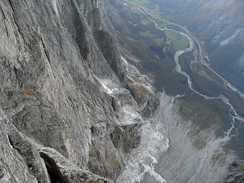 Trollveggen med utsyn ned i Romsdalen.