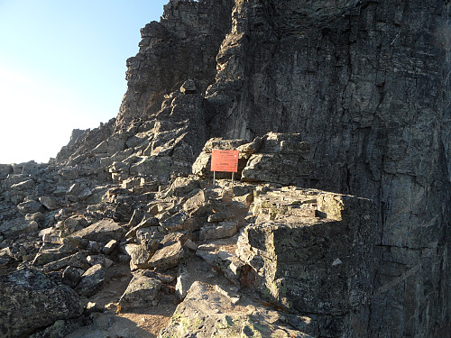 Bruraskaret med Trollveggen t.h.