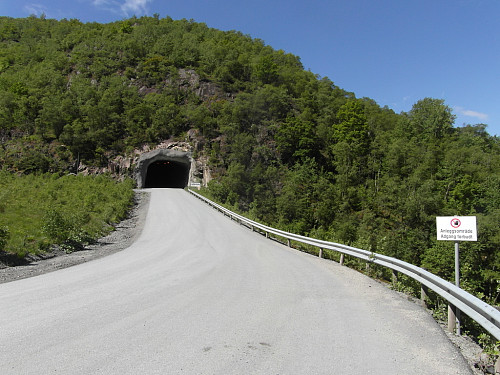 Norstone sin tunell frå Røyrdalen opp til steinbrotet i sør- og vestsida av Kammen.