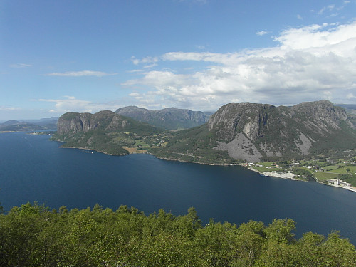 Nord mot Rossavik i midten og Helle t.h.