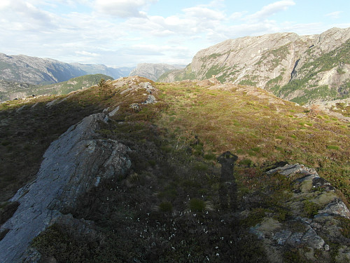 På toppen av Vardafjellet mot aust.