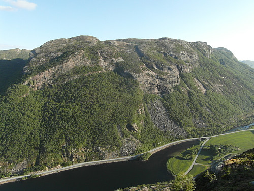 Sør mot Migandfjellet og vestenden av Ragsvatnet.
