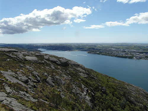 Sørvest mot Gandsfjorden og Sandnes i bakgrunnen.