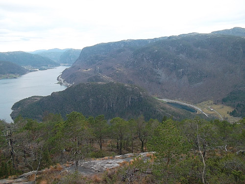 Utsikt nordvest med Erfjorden t.v og Kilakrune i midten.