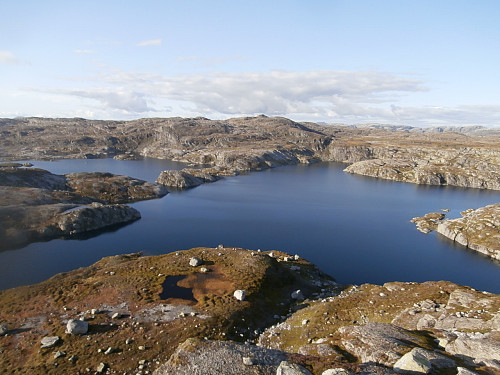 980-vatnet vest for Skarvheivatnet med Nordra Svartheia i midten bak.