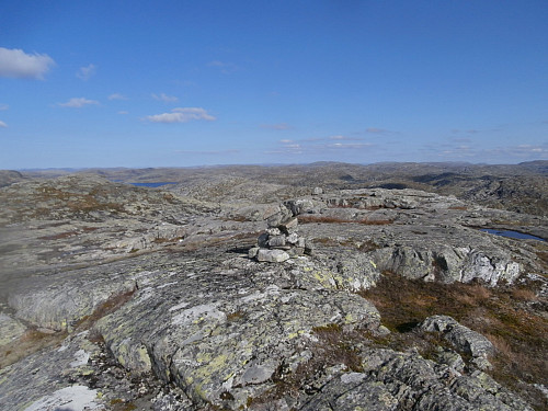 På Skorpa med utsikt austover Bykleheiane og Telemarksfjell i det fjerne.