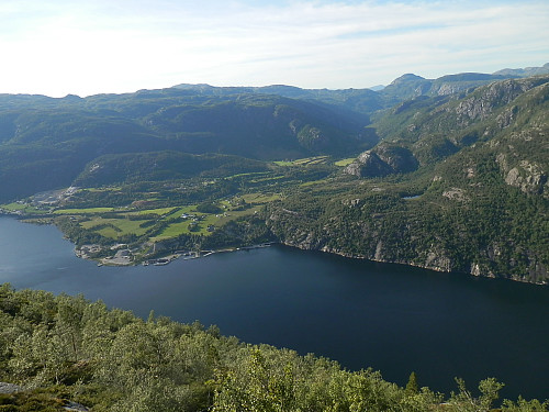 Jøsenfjorden og Hauga. Gullingen 979 i bakgrunnen t.h.