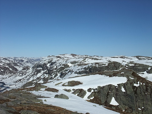 Mot den namnlause 965-toppen i bakgrunnen.