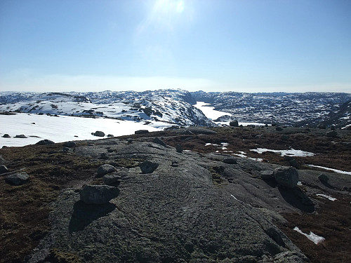 Sørvestover mot Stora Myrvatnet og Vinjakula i det fjerne rett bak.