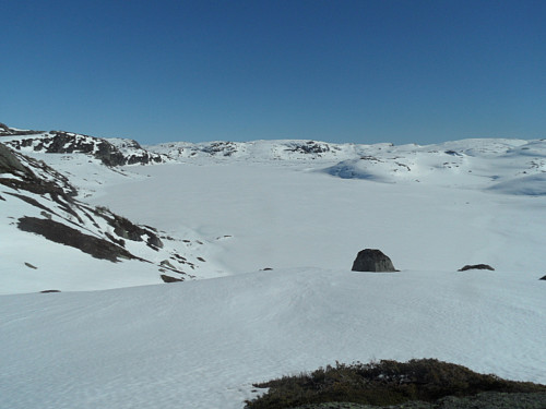 Breievatnet 725 moh med Gamlestølsfjell i bakgrunnen.