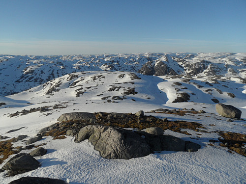 Nordover mot Langatjørnknuten i midten med Blåfjellenden 1024 bak t.h.