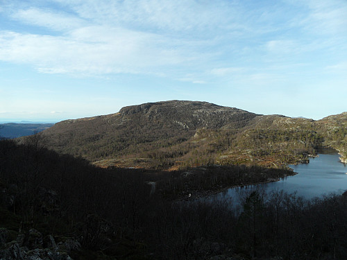 Opp i nordsida av Valafjellet. Herefjellet bak og Krokavasstemmen nede t.h.