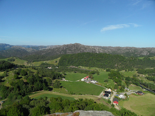 Aust-nordaust mot Ramnafjellet 377 i bakgrunnen. Sagland i forgrunnen.