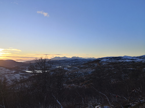 Mot Helligtinden, Trollfjellet og Jotind på Tjeldøya