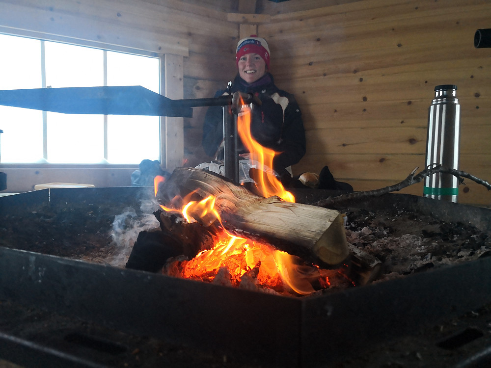 Inne i grillhytta