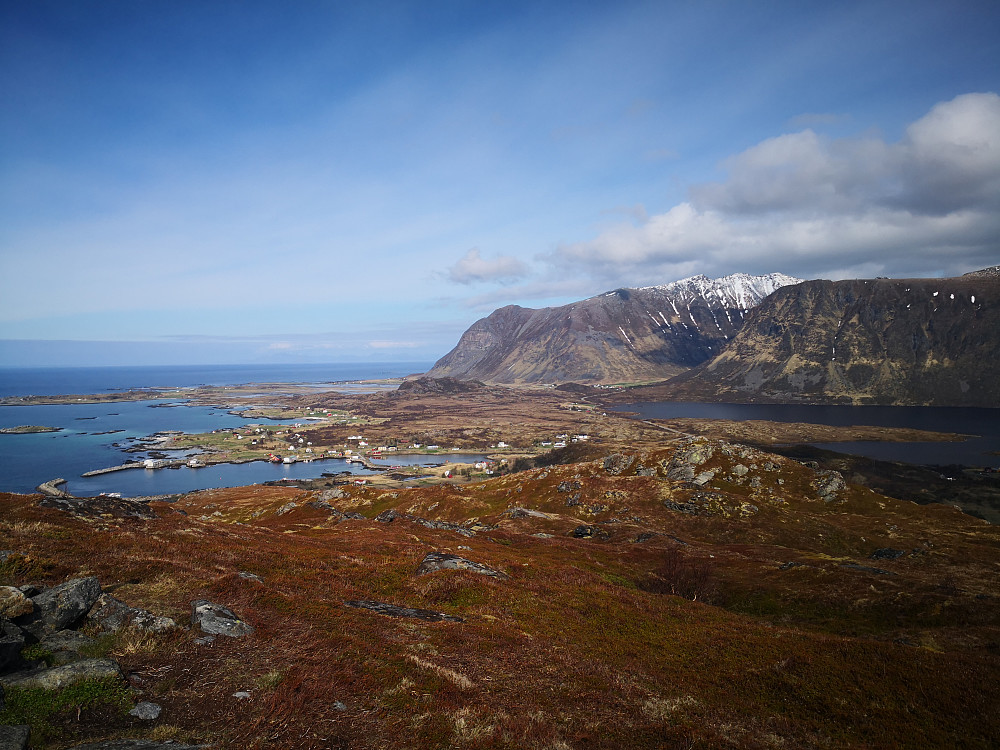 Utsikt frå Rambergfjellet. Mot Sandøya og Middagstinden