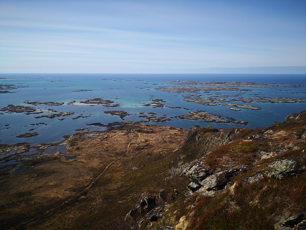 Utsikt frå Rambergfjellet. Skjergården ut mot havet