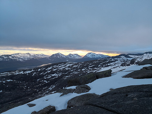 Frå Kjerstadtinden mot Jakobstinden, Kongsviktinden, Skitnesskardtinden og Setertinden