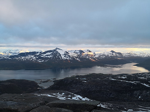Frå Kjerstadtinden mot Strandtinden, Fiskefjordtindan og Snøtinden