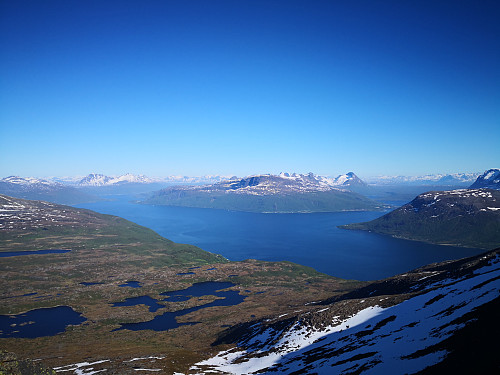 Utsikt frå Rolla; mot Grovfjordfjell