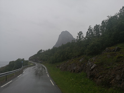 Toppen på Grytøya (759moh) frå bilvegen