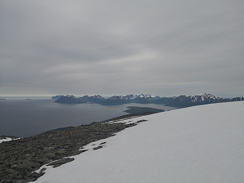 Utsikt frå Blåtinden; Arnøy og Kågen