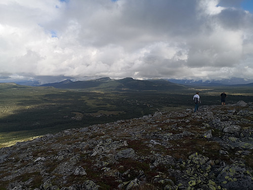 Utsikt mot Nørstkletten, Storkletten og Skjerdingfjellet frå Imsdalsvola