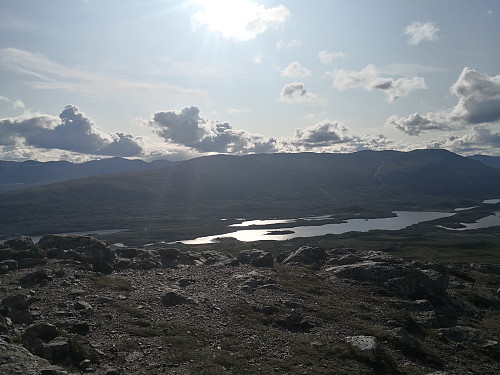 Gråkampen og Gråskarvet bak Mosvatnet, frå Grønsennknippa