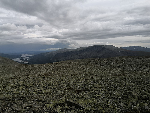 Sørover Helin og Mosvatnet, med Gråskarvet til høgre